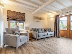 Living room | The Old Farmhouse - Brookfields Holiday Farm, Church Broughton, near Derby