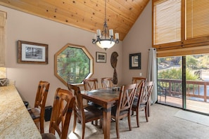 Dining Room and Bar area: Pinecone Lodge with Private Hot tub