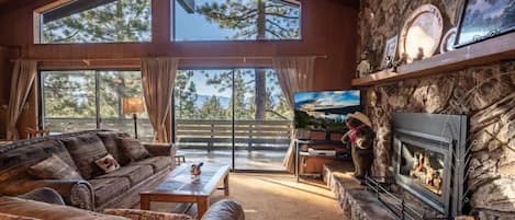 The living room has beautiful views of the lake & mountain. Big outdoor balcony.