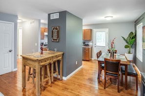 Dinning room area with seating for everyone 