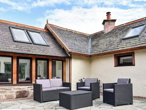 Sitting-out-area | The Bothy, Turriff