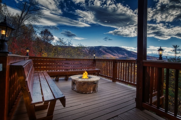Lower level firepit