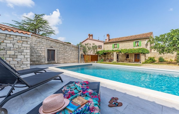 pool