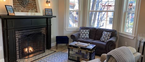 Living room with gas fireplace 