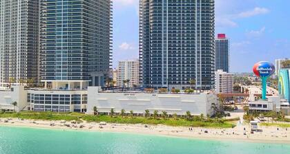 Amazing one bedroom ocean and intercoastal view