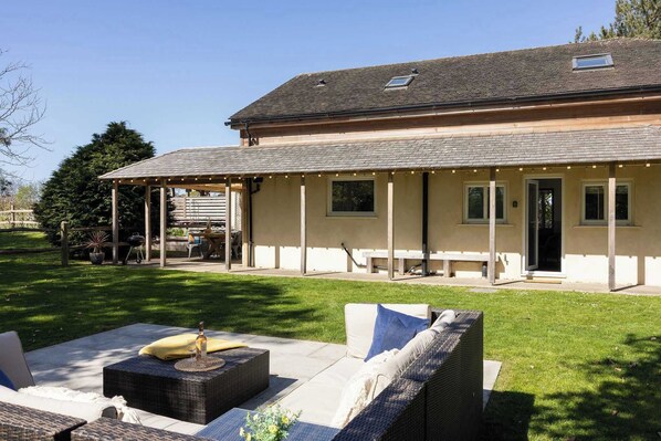 Welcome to 107 B&B. A countryside retreat, perfect for family and friends to spend quality time together. Spacious and rural, yet close to local beaches and amenities.