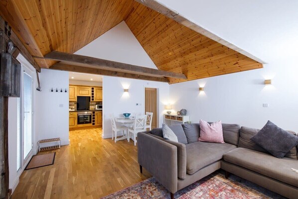 Welcome to Fieldfare Annexe, a quiet and spacious base to explore the local beaches, coastal paths and surrounding villages.