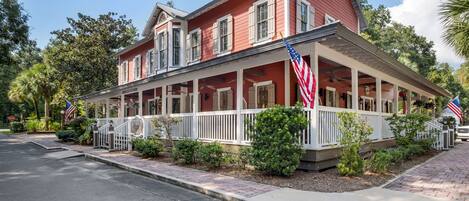 Southern Pine Lodge Cottage #100