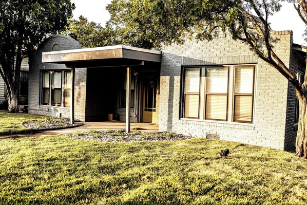 A most inviting and cute little cottage with the softest yard you can squeeze your toes in.
