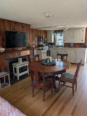 Kitchen has what you need that we could think of to focus on making memories