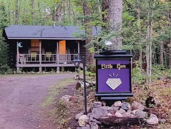 Great little pet friendly spot in the forest.