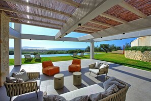 Balcony / Terrace / Patio