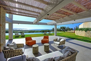 Balcony / Terrace / Patio