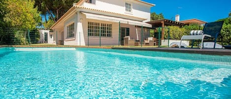 Amazing Lisbon Coast Villa | 5 Bedrooms | Villa Albatroz | Private Swimming Pool & Wonderful Garden | Sintra