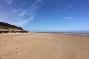 The Siding, Brancaster Staithe: The beach is within easy reach