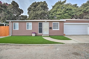 Townhome Exterior | Driveway Parking (3 Vehicles) | 2 Exterior Security Cameras