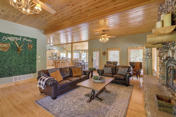 Duck Creek Village Vacation Rental | 4BR | 4BA | 2,690 Sq Ft | Stairs Required