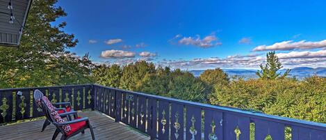 Beech Mountain Vacation Rental | 3BR | 3BA | 1,650 Sq Ft | Stairs Required