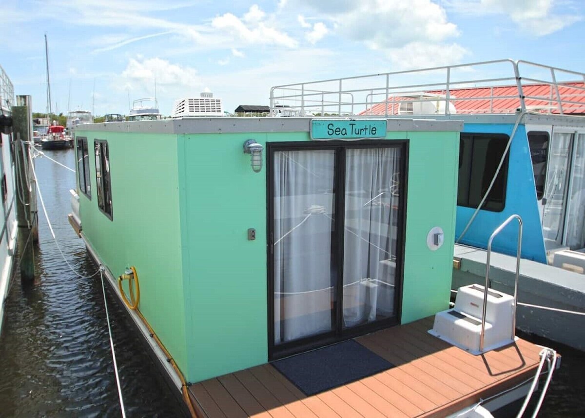Aqua Lodge Houseboat “Sea Turtle”