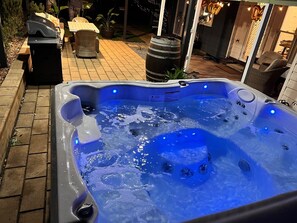 Relaxing Jacuzzi after a full day at the vineyards. 