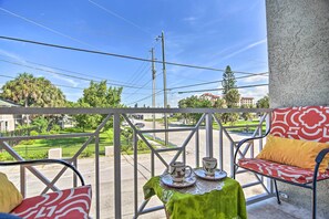 Balcony | Outdoor Seating