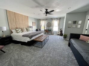 Huge primary bedroom- King bed, Day bed with twin trundle pull out