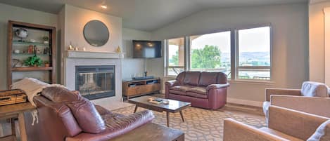 Manson Vacation Rental | 4BR | 3BA | Access By Stairs Only | 3,602 Sq Ft