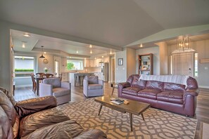 Living Room | Open-Concept Floor Plan