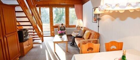 Ferienwohnung 2 65qm, Balkon, Kochnische, 2 Schlafzimmer und 1 Wohnzimmer, 6 P.-Wohnbereich