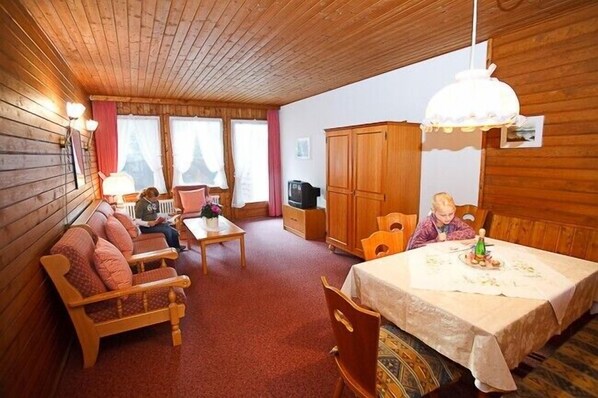 Ferienwohnung 1 70qm, Terrasse, Küche, 2 Schlafzimmer und 1 Wohnzimmer, 5 Pers.-Wohnbereich