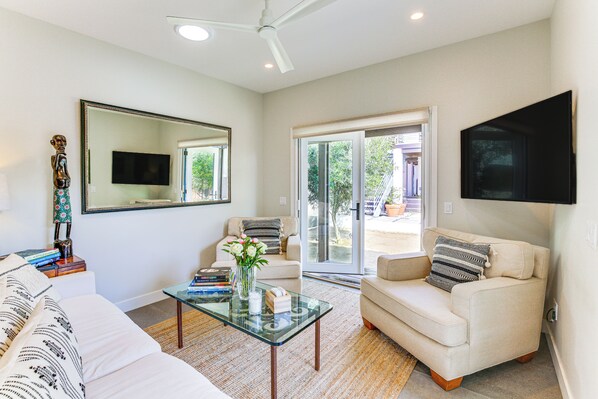 San Diego Vacation Rental | 1BR | 1BA | Stairs Required | 550 Sq Ft