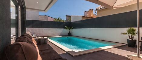 Contemporary Aroeira Villa | Villa Lilac | 3 Bedrooms | Private Pool | Close to Lisbon