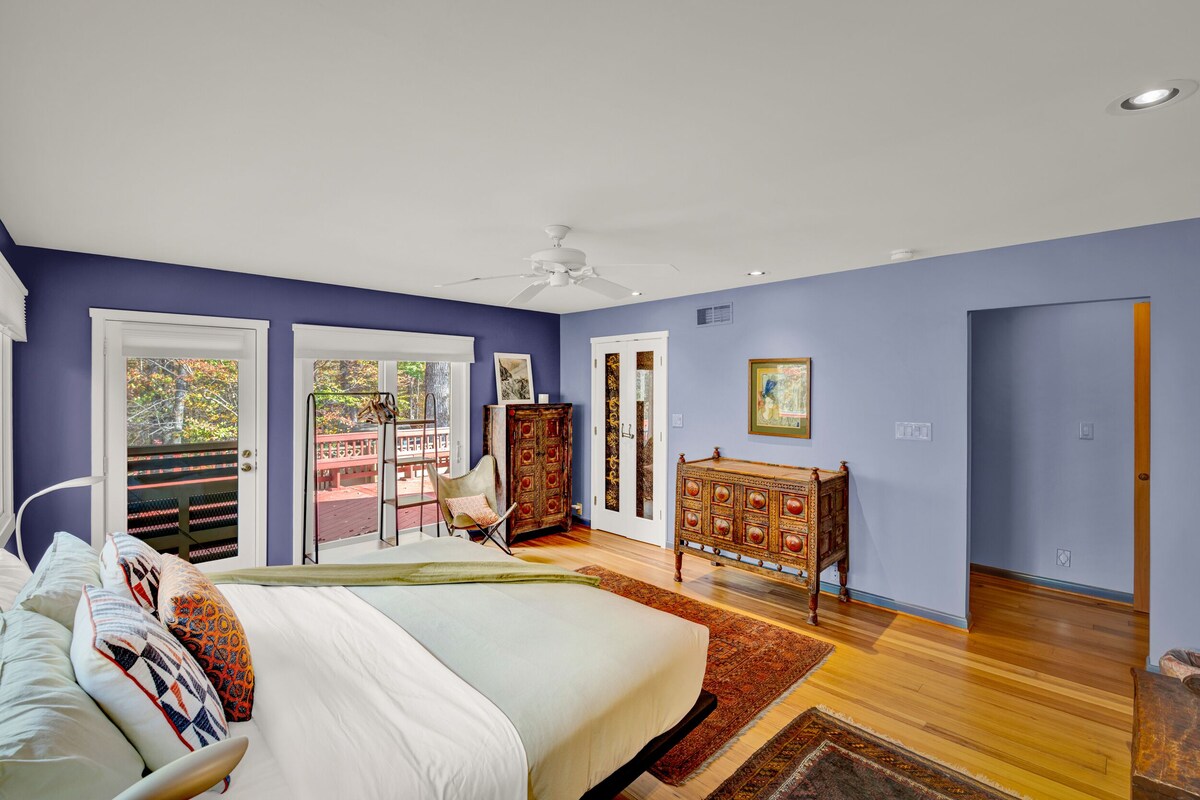 Blue Mountain Haven: 5 BR Hilltop Country Retreat
