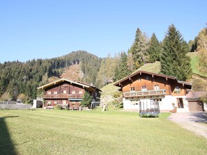 Außenseite Ferienhaus [Sommer]