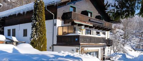 Außenseite Ferienhaus [Winter]