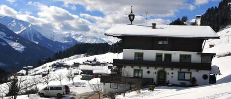 Außenseite Ferienhaus [Winter]