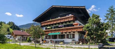 Außenseite Ferienhaus [Sommer]