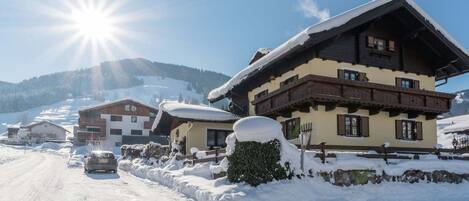 Außenseite Ferienhaus [Winter]