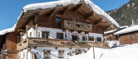 Außenseite Ferienhaus [Winter]