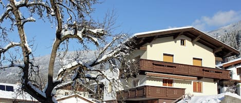 Außenseite Ferienhaus [Winter]