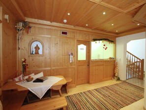 Entrance / Reception