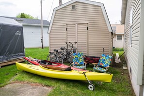 Kayaks, bikes, beach chairs and wagon for guests to use