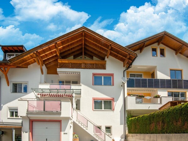 Außenseite Ferienhaus [Sommer]