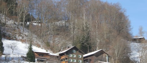 Außenseite Ferienhaus [Winter]