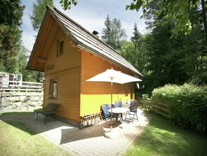 Stugans exteriör [sommar]
