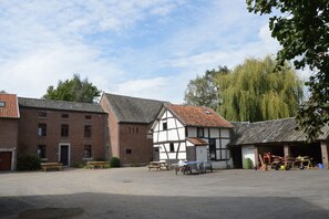 Außenseite Ferienhaus [Sommer]