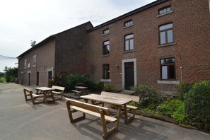 Stugans exteriör [sommar]