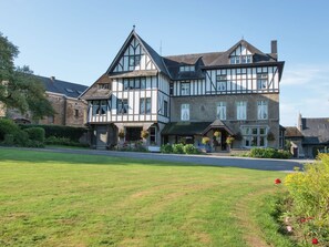 Holiday Home Exterior [summer]