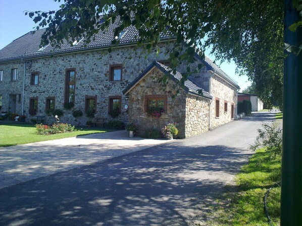 Extérieur maison de vacances [été]