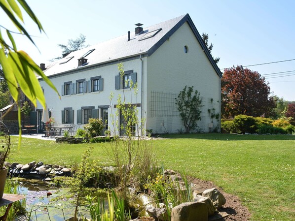 Stugans exteriör [sommar]